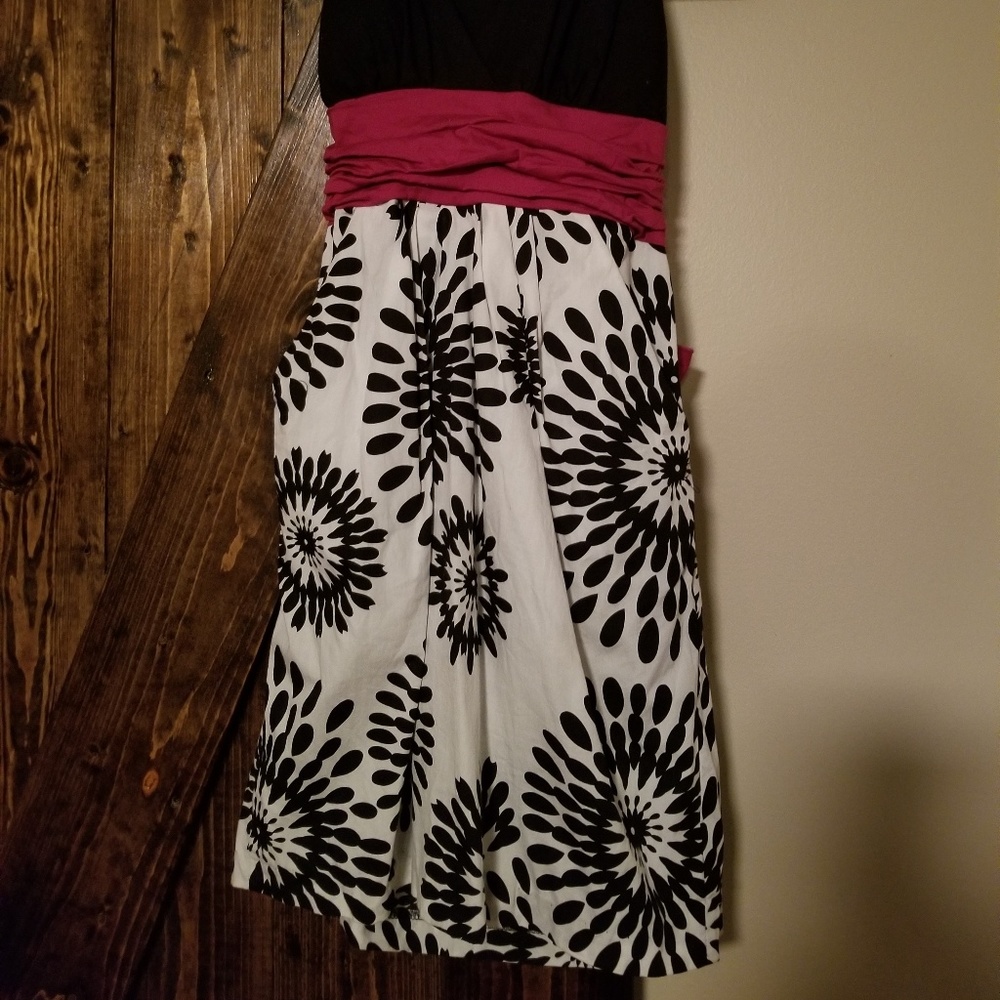Dress - Picture 2 of 4